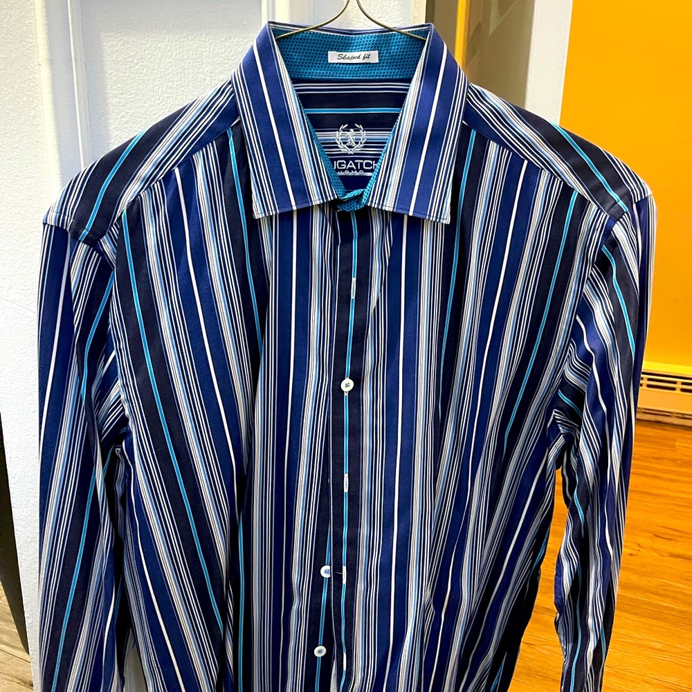 Bugatchi shaped fit dress shirt.